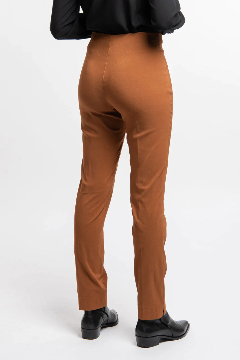 lize-brown-dos_955x